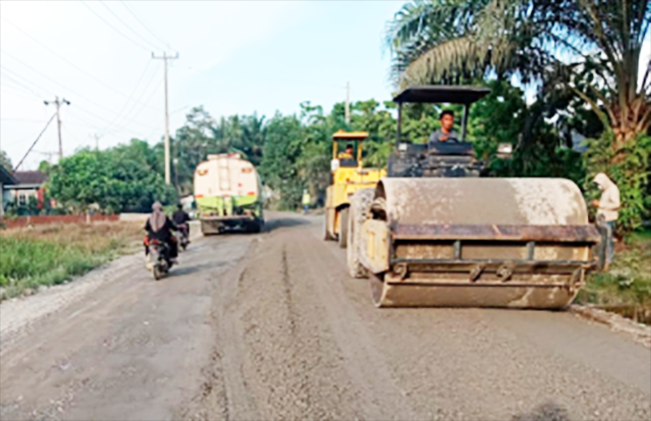 Perbaikan Jalan Cerenti-Air Molek, jalur vital yang menghubungkan dua kabupaten penting di Riau, yakni Inhu dan Kuantan Singingi /Foto: mediacenter.riau